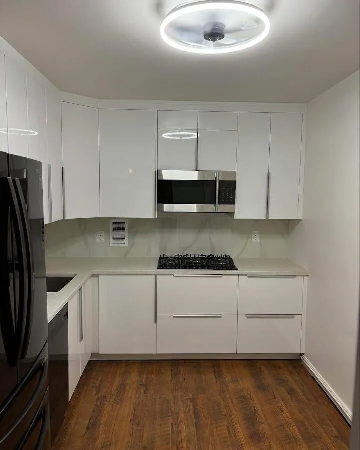 Renovated kitchen with quartz countertops in Pahokee